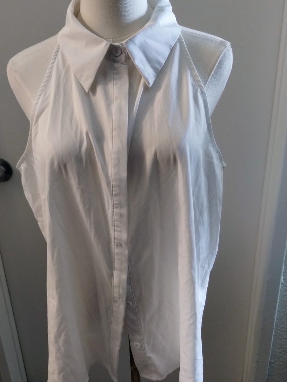 Sleeveless Cream Color Button-Front Collared Top